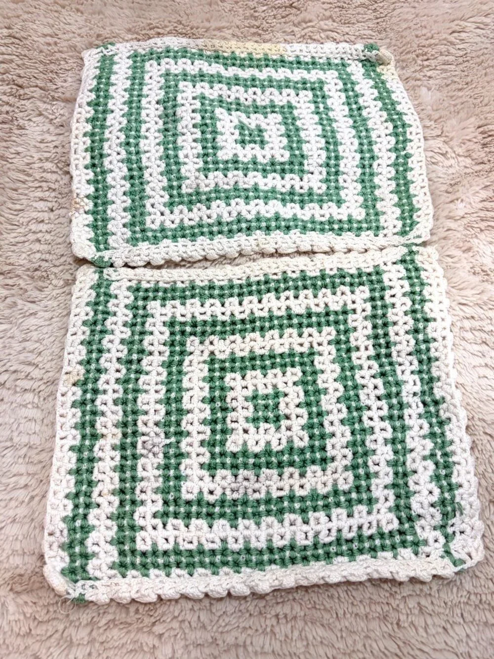Vintage Handmade Crochet Wiggle Stitch Potholders Green White Retro Hot Pads Set